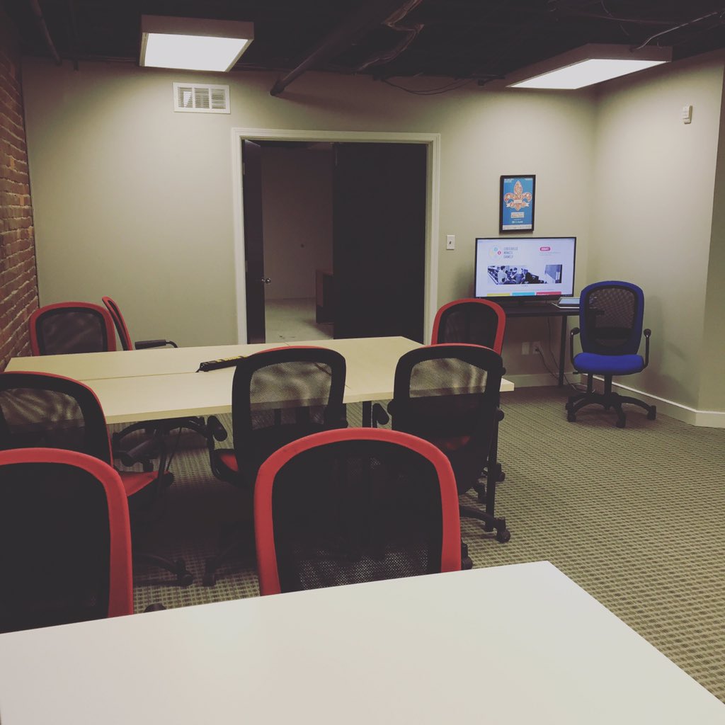 fufroom's tweet photo. #WarpZoneLouisville now taking applications for founding members! #Louisville's new #gamedev space! DM me https://t.co/853nqHQWKF
