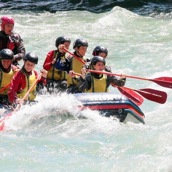 Пятница! Самое время подумать о выходных! Давайте вспомним лето и рафтинг... вам по душе этот вид спорта?