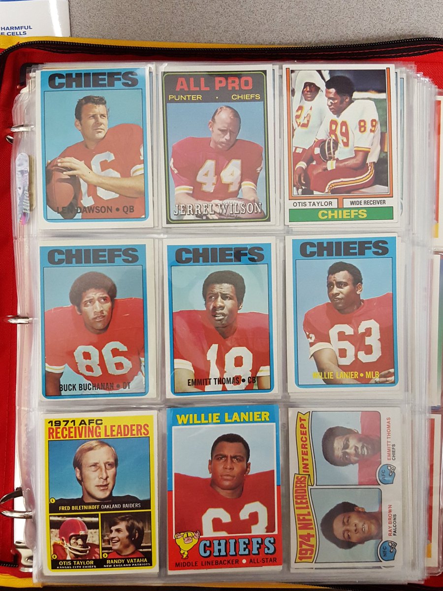 chilehead4's tweet photo. @Kcchief5886 @BillMaas @swimdad61  back @ u looking thru my #footballcardcollection #ThrowbackThursday #Reminiscing https://t.co/ukNFgRSIhw