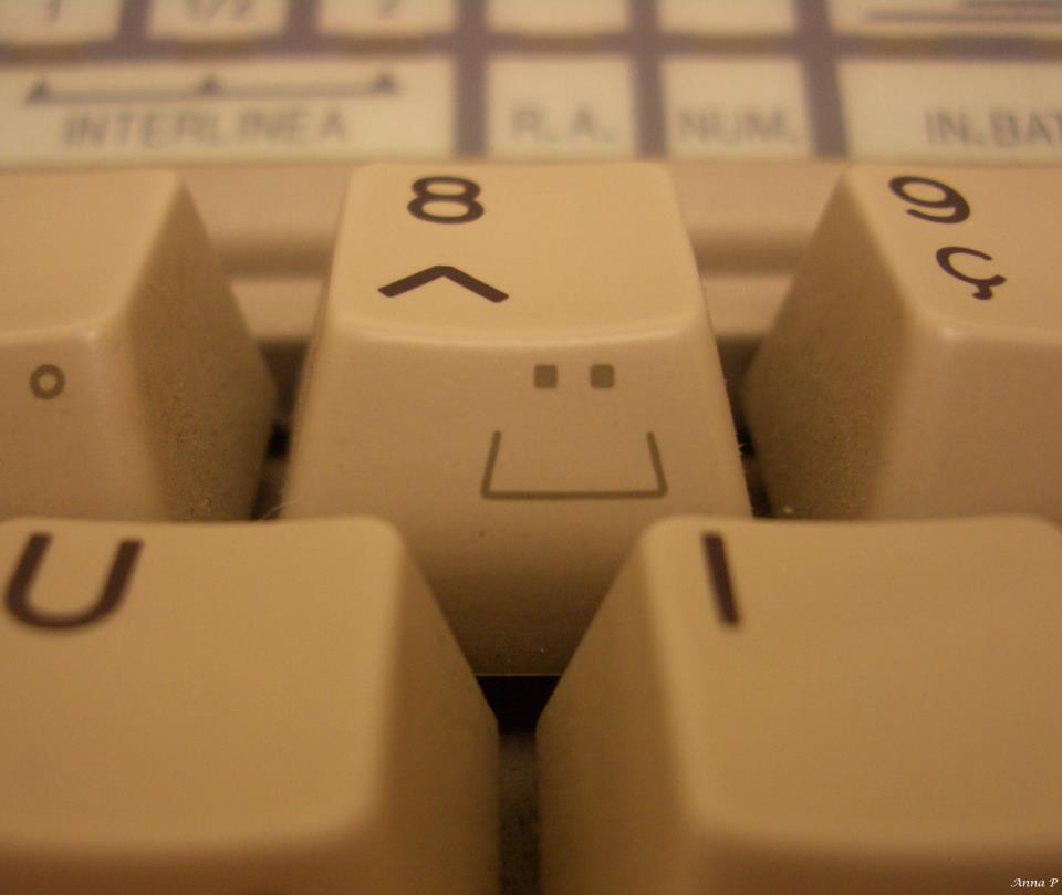 AnnaAP304's tweet photo. @UnVoltoAlleCose E' #venerdì, la tastiera mi ha sorriso :) https://t.co/63b5QSkm8c