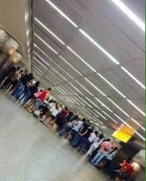 brunaHousting's tweet photo. genti,somos os fandons mais trouxa 😔 https://t.co/sLrQiIH0zZ