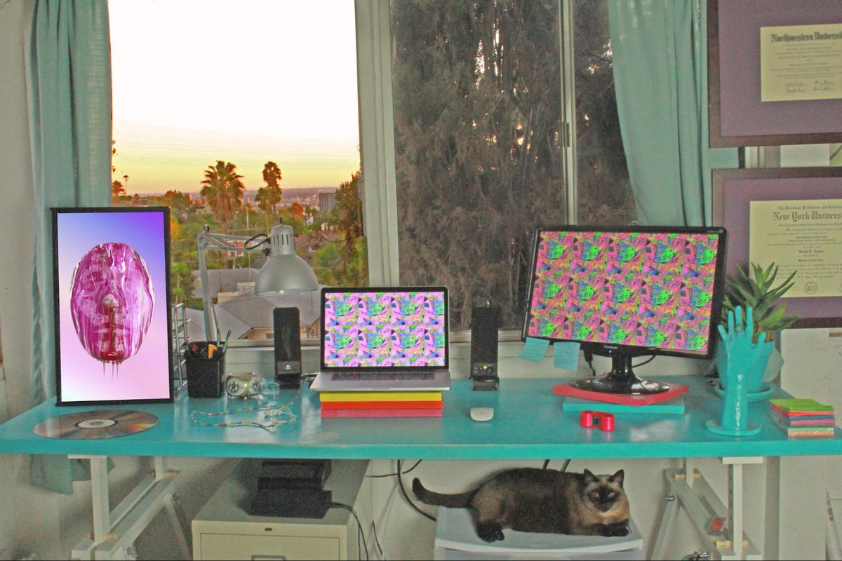 ElectricObjects's tweet photo. What’s @TheCurrentSeaLA desktop look like? Face melting gifs and somber cats. More here: https://t.co/rJrzrx93DS https://t.co/G1qrUqKtYz