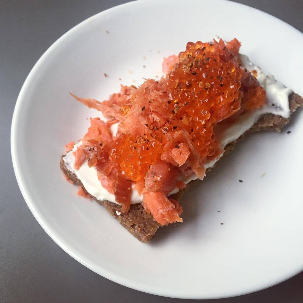 laurenzarzour's tweet photo. Because I forgot to buy avocado but I did have sea trout caviar #bacleanse https://t.co/OAvyZBGHQw