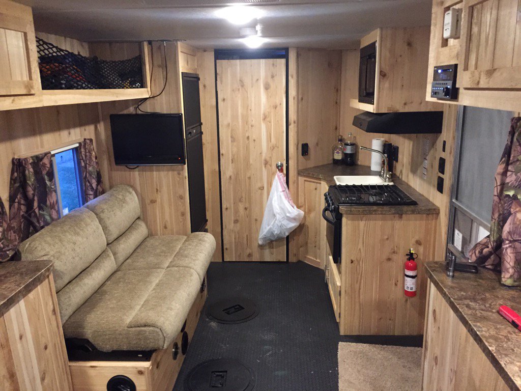 nickgugisberg's tweet photo. @HiMyNameIsSeton @PaulPabst we have full bathrooms, furnaces and direct tv. #mnicefishing https://t.co/CVuhhhAKIn