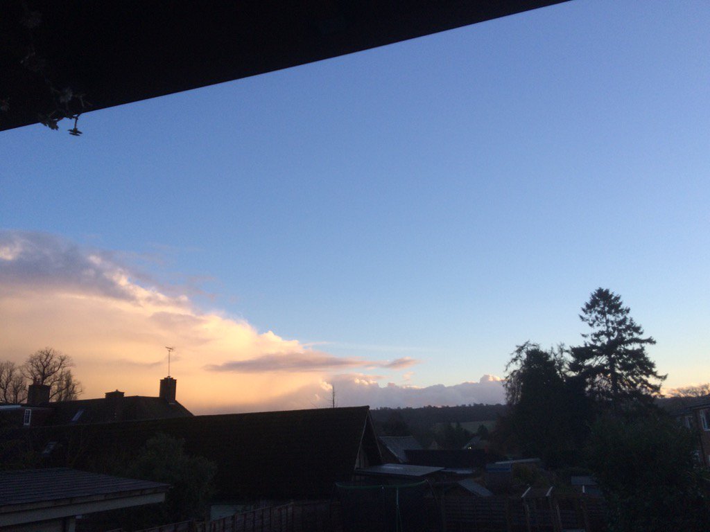izziebrooks13's tweet photo. Working from home #lushview #blueskies #clouds #awesomesky #myview https://t.co/pDnuvxaEIJ