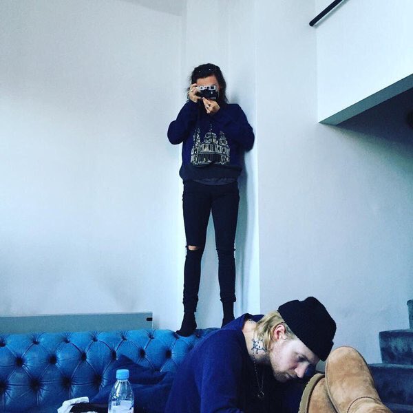 chopsueyhoe's tweet photo. My reaction to Harry's new photo:

#VideoMTV015 One Direction https://t.co/65IyOVL4ol