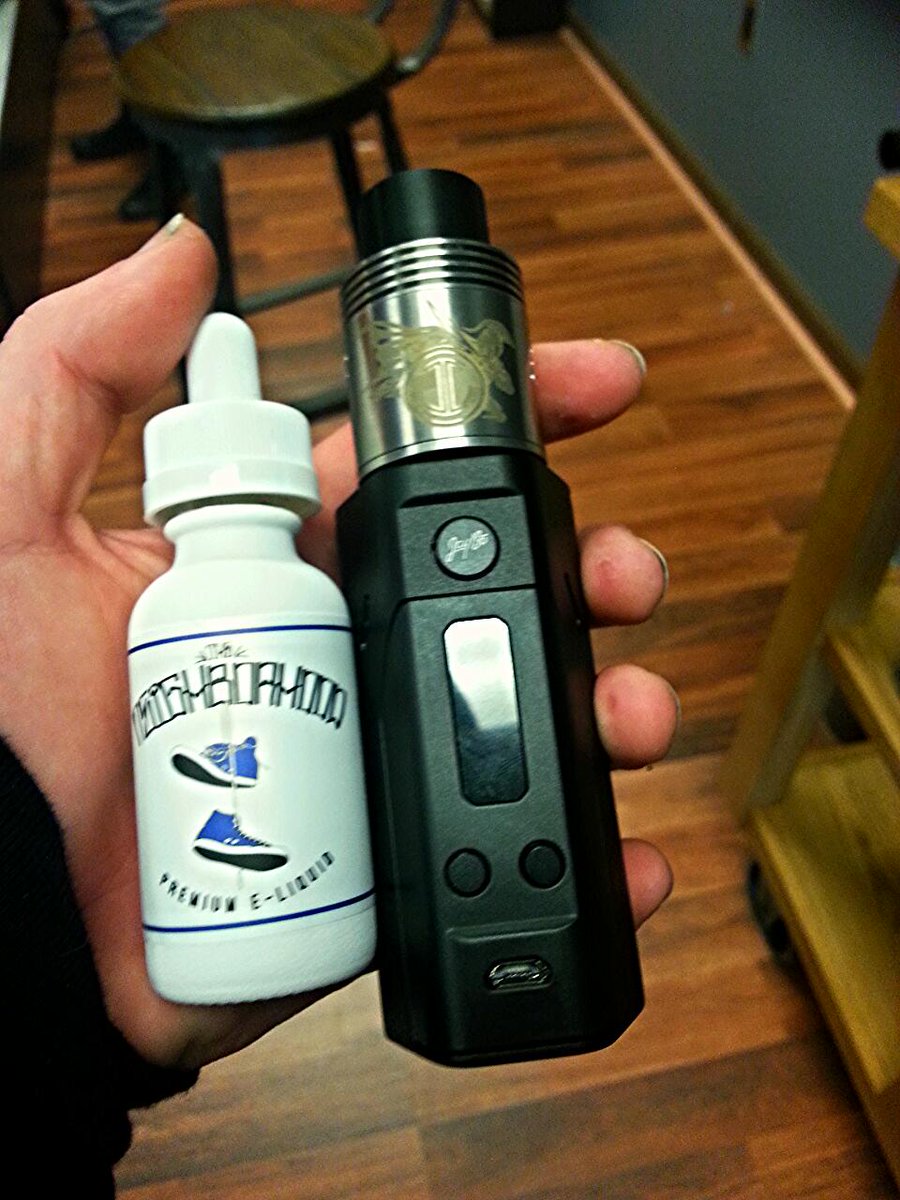 #handcheck #JayBo #releauxrx200 #cloudychaser #centurionatty #theneighborhoodjuice #trust fun day in the shop.