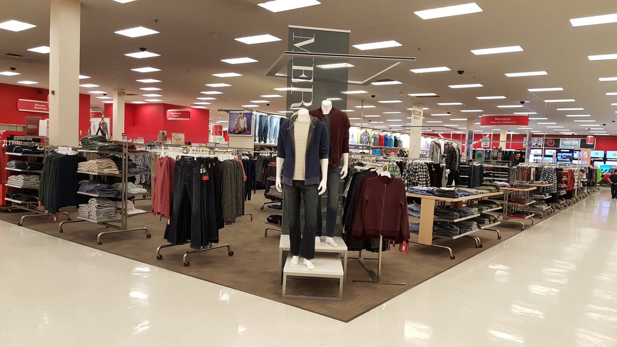 yendoukoi23's tweet photo. The looks of the day#T1193style @keithlyons01 @pratt_reggie @LydiaDiazTGT @GinaMogollon https://t.co/c8r1xTB9wU