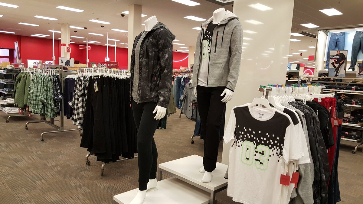 yendoukoi23's tweet photo. The looks of the day#T1193style @keithlyons01 @pratt_reggie @LydiaDiazTGT @GinaMogollon https://t.co/c8r1xTB9wU