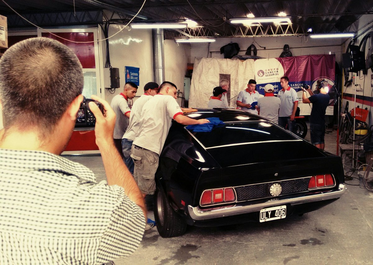3dos1Com's tweet photo. #MustangCustomizer en @talleramarotti junto al equipo de @luciosepli https://t.co/mvoI06hdOs