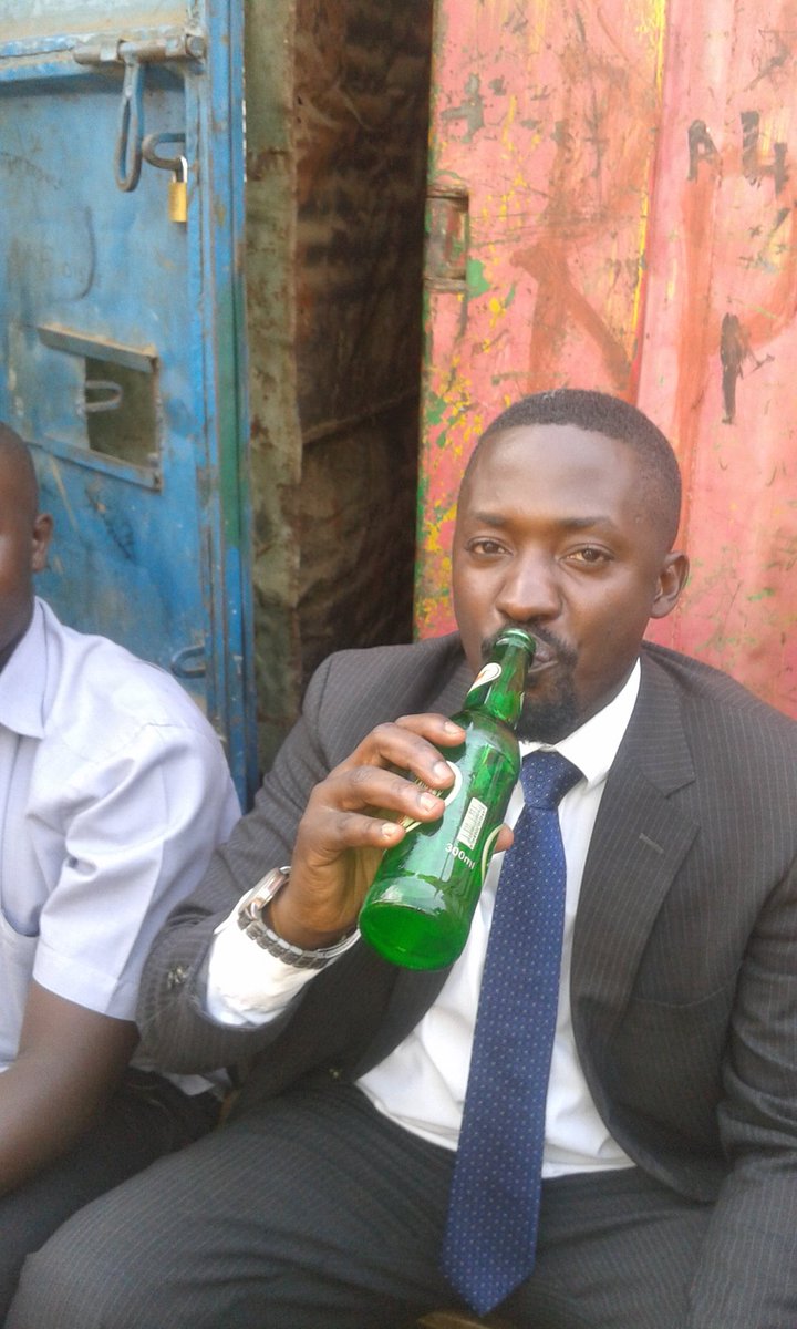jkwasikye's tweet photo. Members of garage gave me a #toffali of @MountainDewUg #door2door #campaigns https://t.co/yowUP7vfzg