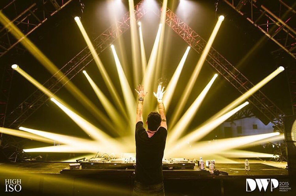 SiedvanRiel's tweet photo. #FlashbackFriday #dwp2015 Jakarta Indonesia @IsmayaLive https://t.co/Ise3y8A15g