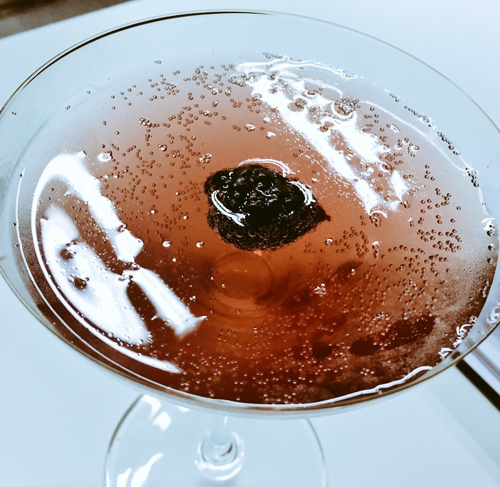 coctelería en la <a href="/bculinary/">BasqueCulinaryCenter</a> con el fenómeno de  <a href="/PatxiStick/">patxi troitiño</a> 
#cosmopolitan