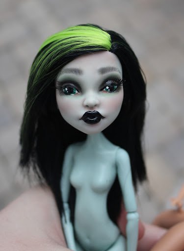 RQDolls's tweet photo. Matilda, formerly Scarah Screams. #MonsterHigh #Repaint #MHRepaint https://t.co/RSG0akEZLL