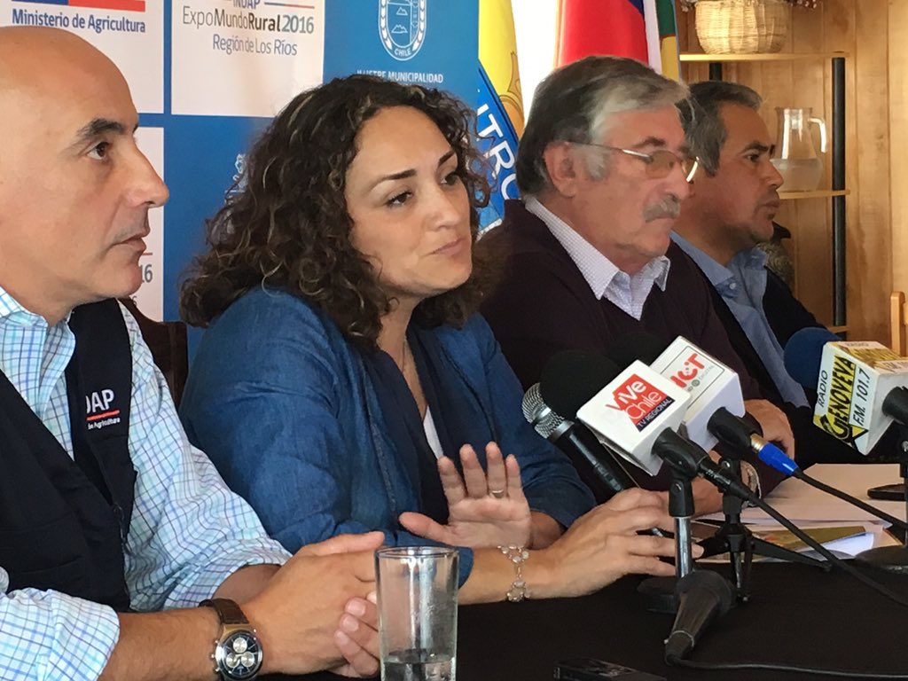 INDAPLosRios's tweet photo. Alcaldesa @munifutr: "los agricultores q participan son de primera calidad" #Expomundo rural @INDAPLosRios https://t.co/9MLkwKHHRF