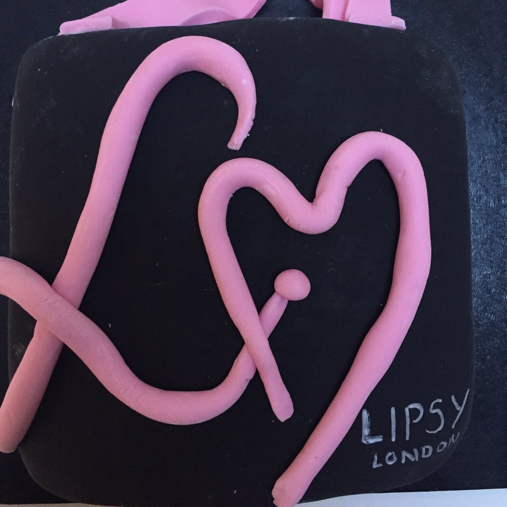 thepaintedcake's tweet photo. Birthday girl @LipsyLondon @rwoolfstein #creative coordinater https://t.co/hm41q1bA5R
