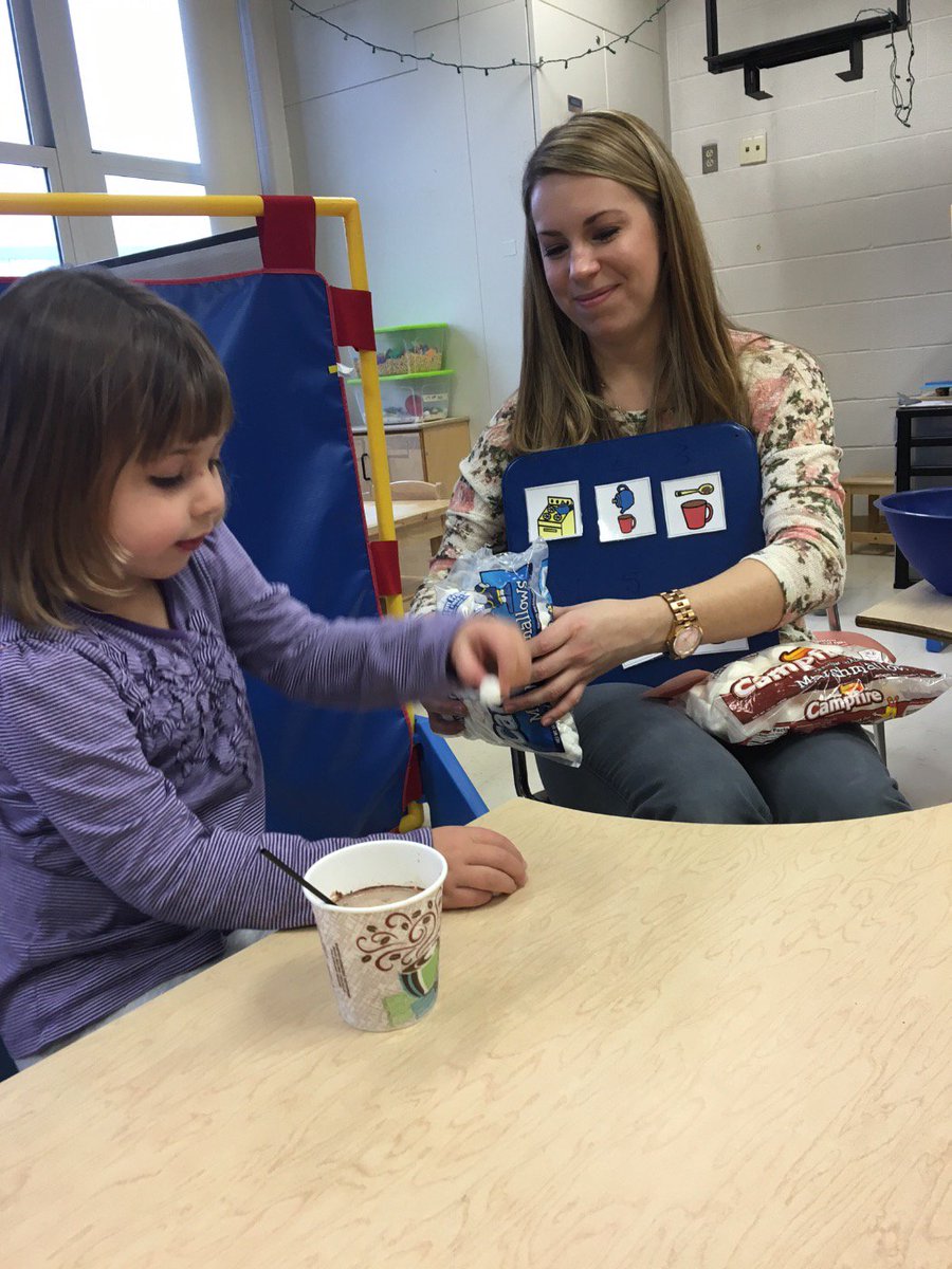 Strengthening self help skills and expanding our pallets! @VDVprincipal #allin4theville <a href="/TanyaEMcDonald/">Dr. Tanya McDonald</a> <a href="/SchoolSup/">Dr Timothy Purnell</a>