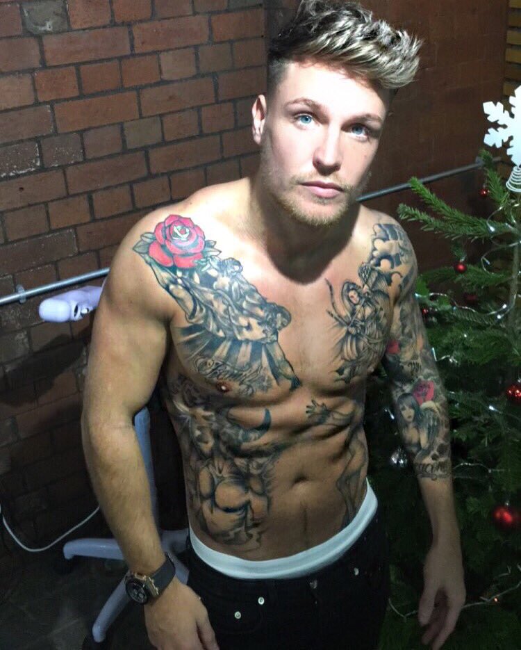 CapitalXTRA's tweet image. Phwoar. @TomZanettiTZ is a bit fit innit. His music's not bad either. #ClubbersGuide