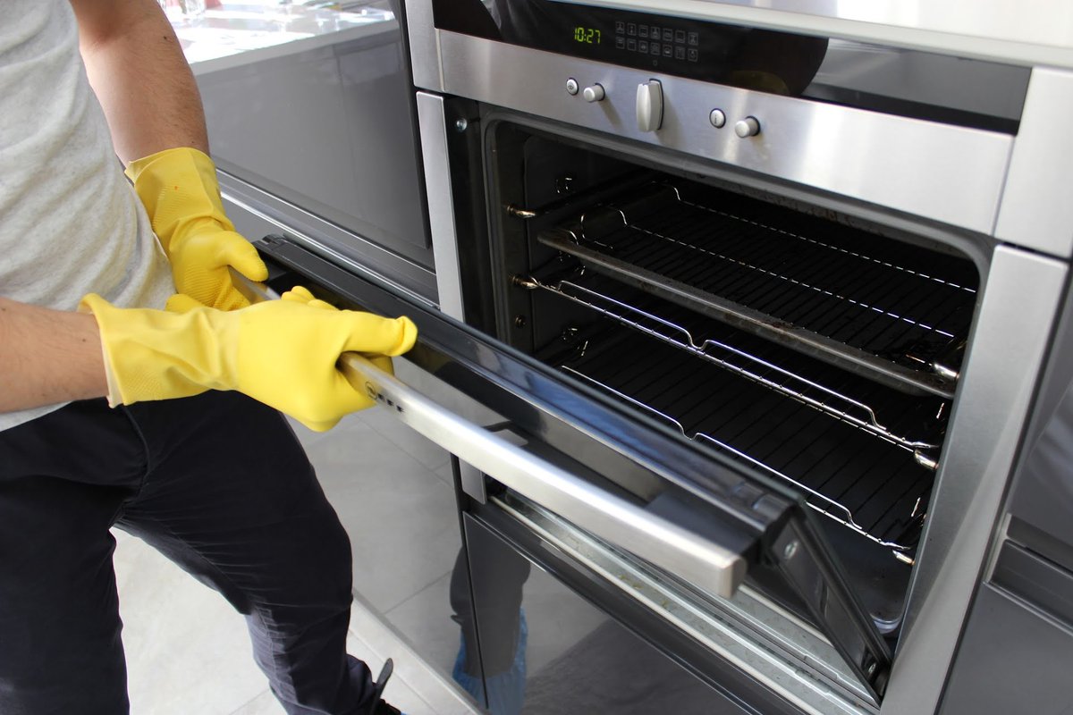 PSInsurance's tweet photo. #Home #Safety Resolutions: Keep your oven and stove top clean to prevent grease fires - https://t.co/qO7To2rnut https://t.co/TobOphOwvt