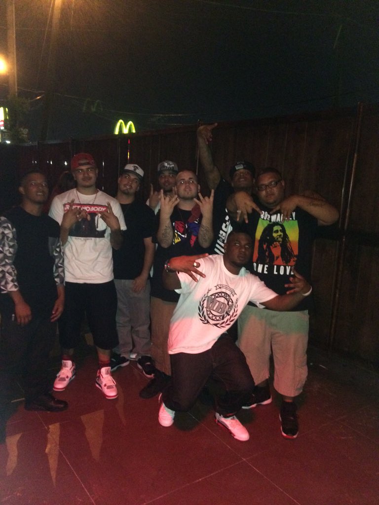 Mbkent214's tweet photo. #FlashbackFriday #MBK @troubleMBK @Rude_MBK @Jacc211_MBK @officialmbklilb @Rob_Mbk @MbkReal @MbkFinestGucci https://t.co/0EpDpnit3C