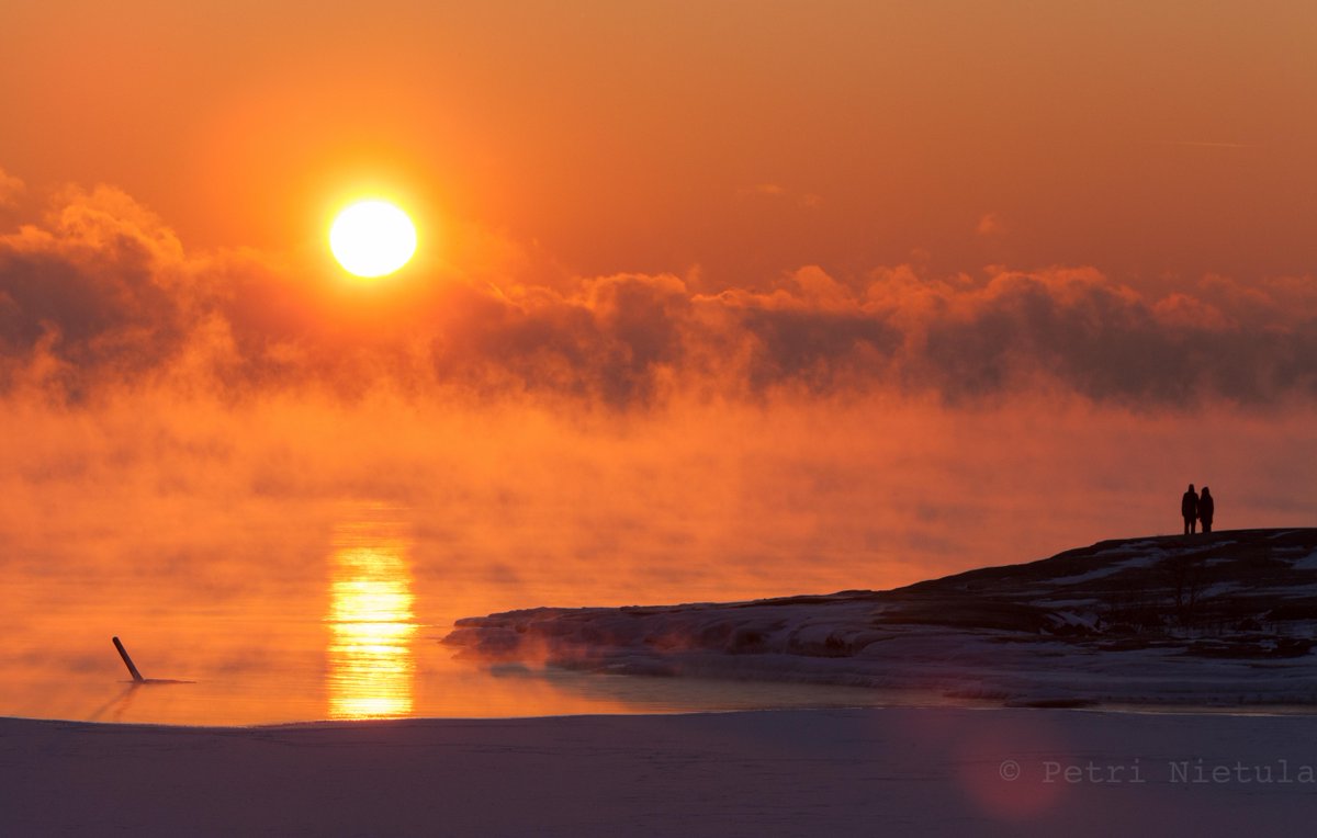 PeteJlmR's tweet photo. Sea smoke and beautiful #sunset in damn cold Helsinki yesterday. -21°C... #helsinki #winter #finland https://t.co/mk3awaQrsN
