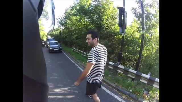 via_break's tweet image. Heroic motorcyclist saves suicidal woman’s life viabreak.com/heroic-motorcy… via @via_break