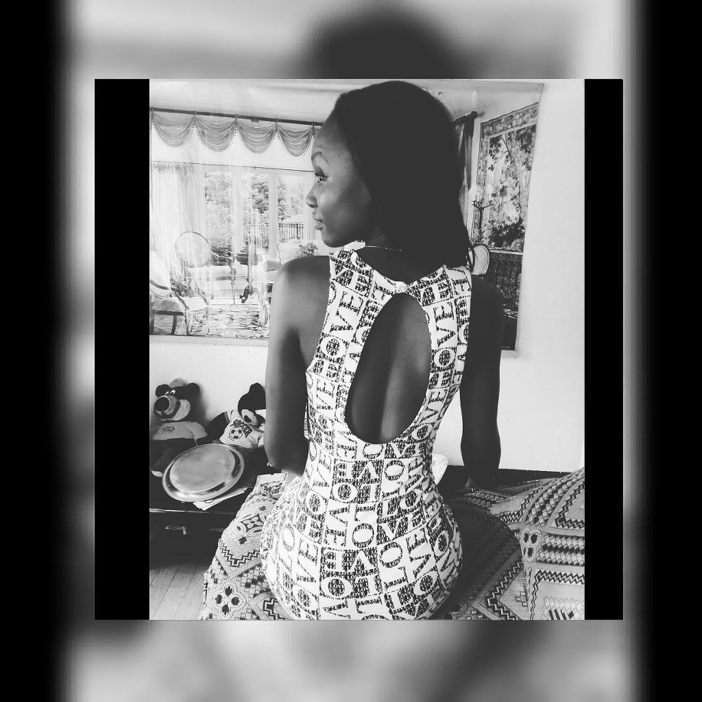 AliceCherif's tweet photo. Ma taille de guêpe https://t.co/RnmX9ZGLuG
