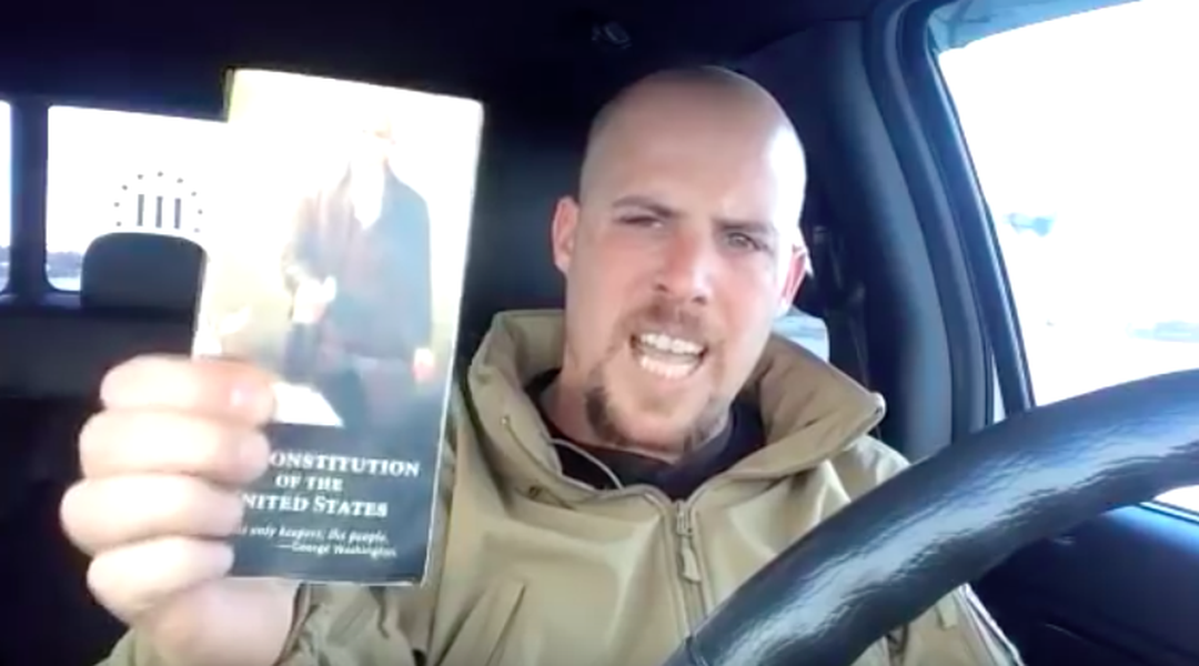 jufcy's tweet photo. The Oregon militia standoff, explained - https://t.co/9qg5A2jBon https://t.co/zfSyMFQkca