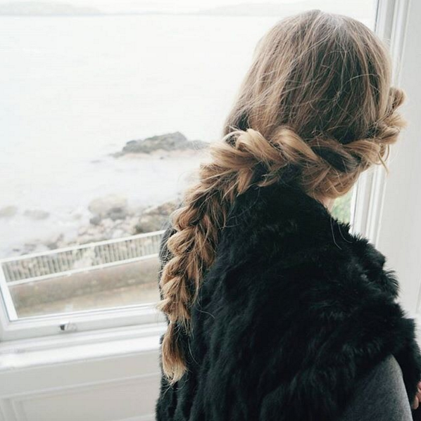 RodiSalonTysons's tweet photo. RT @birchbox:Hairspiration for the weekend: #BirchboxCA social media manager @CaseyCrowe's pretty pull-through braid https://t.co/BsWl463cwg