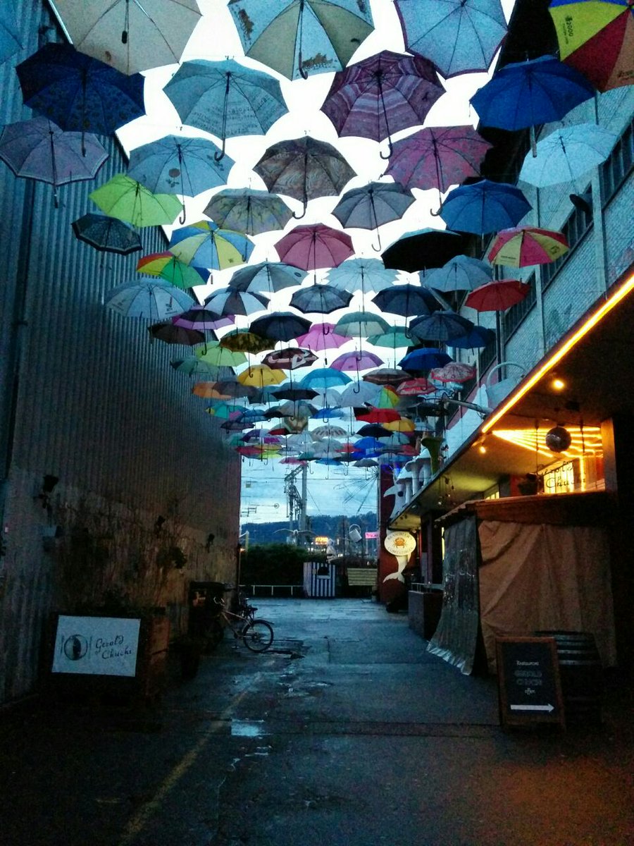 ChiaraMuz's tweet photo. #pic36 goes to Zurich @MakeitappEU https://t.co/8gl5nEaVni