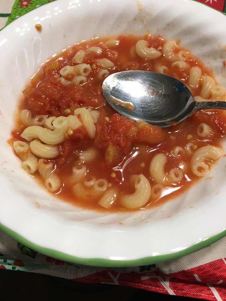 Marston_Mafia's tweet photo. Best shit ever... Noddles, tomatoes, and salt... 😍😍😍😍😍 https://t.co/TeelbFGVnB