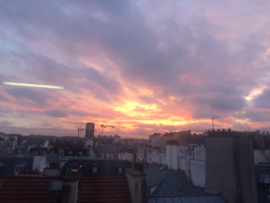 LeaDouhard's tweet photo. Nice sunset to end the undergrad entrepreneurship week! Many promising startup projects! Congrats ! @criparis https://t.co/PcfwFjIod1