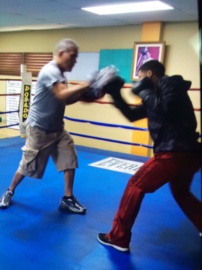 Sigo trabajando duro nadie me va a parar.el único papa Dios