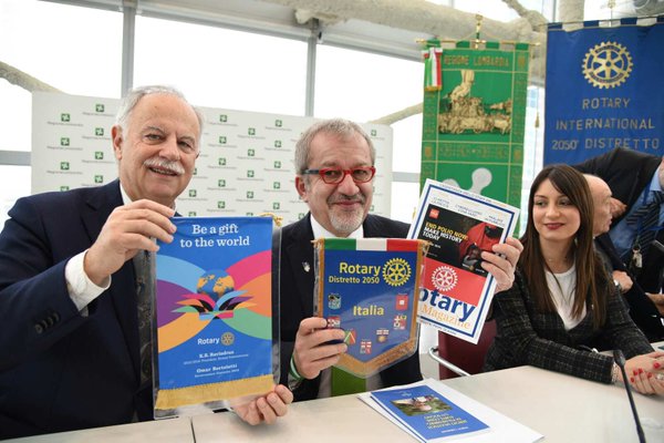 RotaryItalia's tweet photo. Distretto #Rotary @rotary2050 e @RobertoMaroni_ insieme per promuovere #endpolio e #Sanità.#ForumSalute il 23 aprile https://t.co/xfIlGviNHB