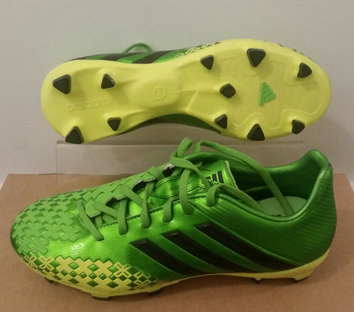 Adidas absolado predator in a size 6 at only £16.99!! Find us at 
Stores.ebay.co.uk/thekidsbootroom