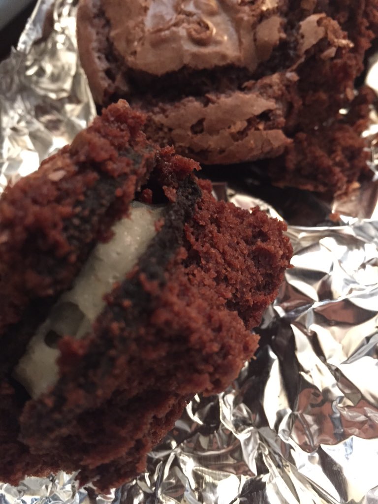 MAKINMONIS's tweet photo. #OREOSTUFFED .. Thats love
@arizonaej6 ๐๐๐ https://t.co/CUs87LXWAX