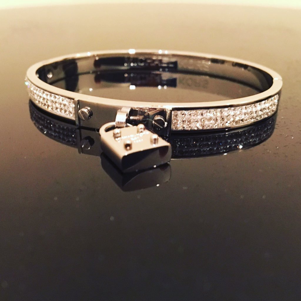 MariamStore tweet picture