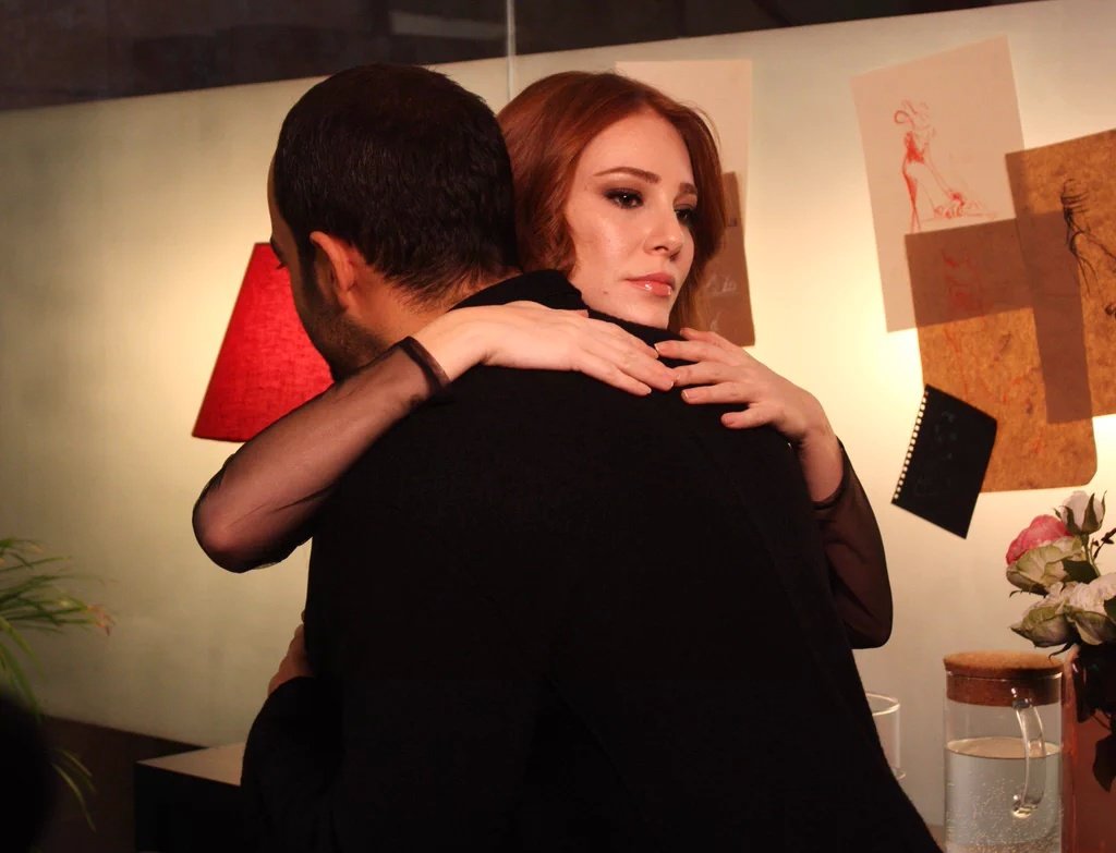 Parodiismaill's tweet photo. #KiralıkAsk #oyungibi @parodidefne https://t.co/KxAiz7Z5tX