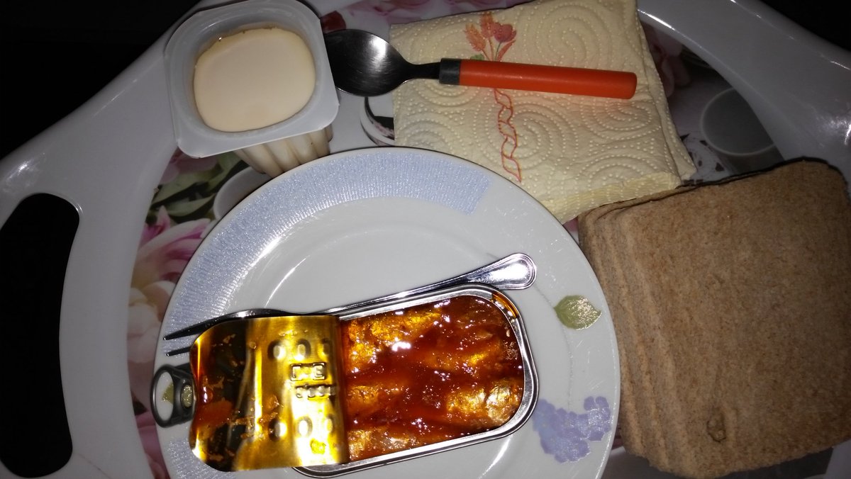 adri23gonzalez's tweet photo. Tras el #gym toca merendar para reponer fuerzas #beReady #beAdri #bePositive https://t.co/Ld4eW26YD9