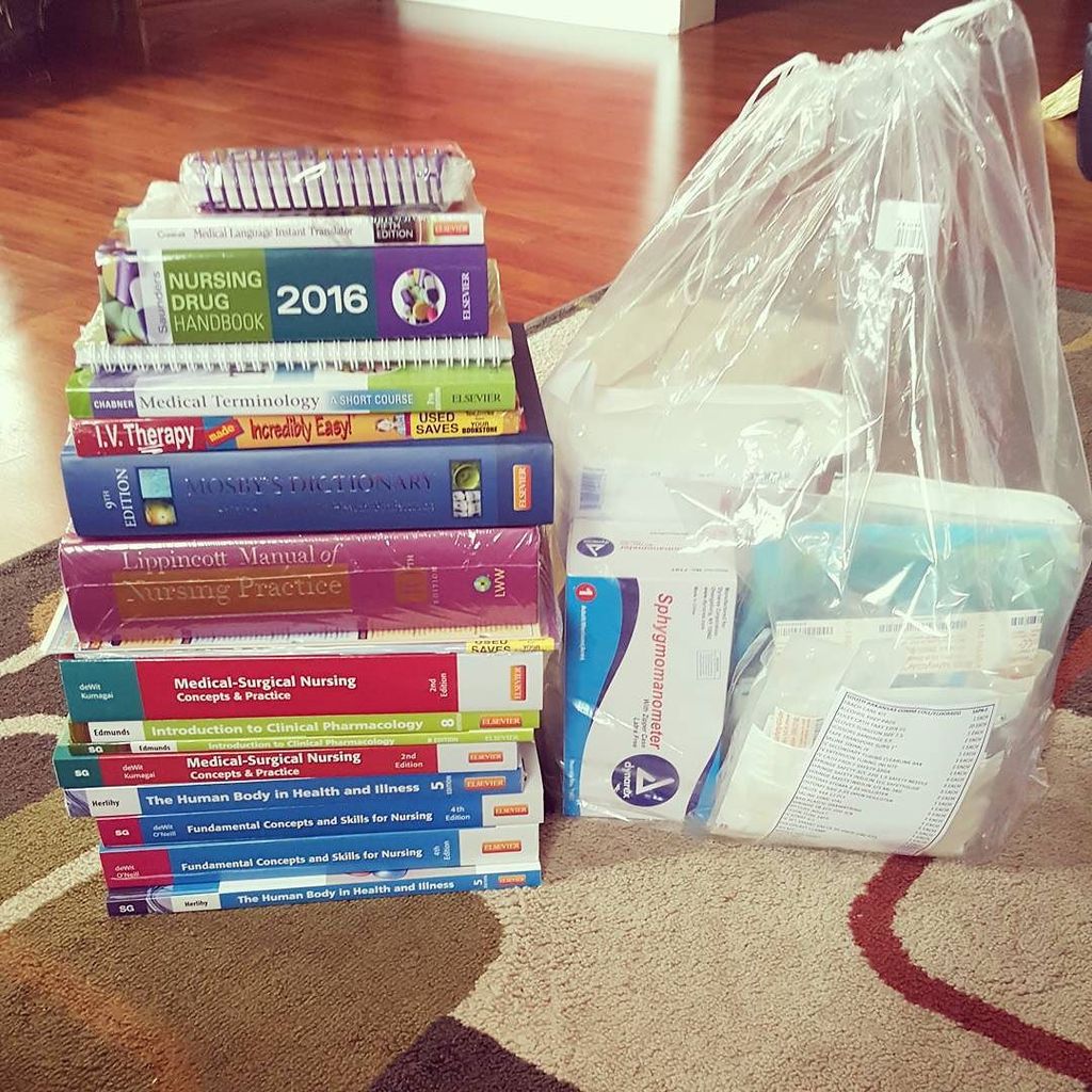 TheCaringTimes_'s tweet photo. Let the Fun Begin ๐๐๐๐ #nursingschool #studentnurse #booksonbooksonbooks #850dollarslater #towerofknowledge #nurseiโฆ https://t.co/XKoCD74UNM