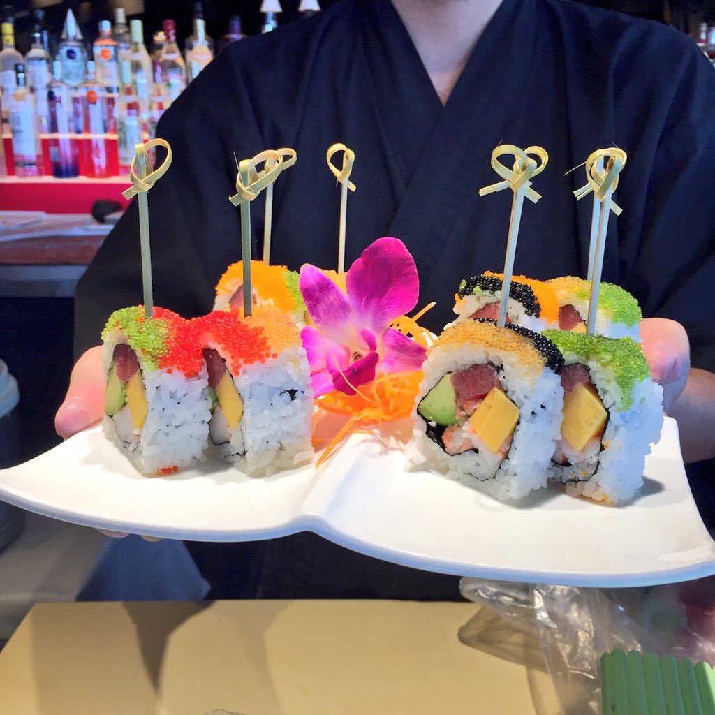 PulpDetroit's tweet image. When your #sushi looks like candy at @JoeMuerSeafood! #candysushiroll #client #sushilovers #Detroit