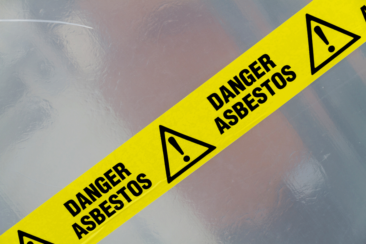 OnTheMarketCom's tweet photo. Buying or selling a property with asbestos? Read this now https://t.co/NtvMGXUt9T https://t.co/hndUXUqsUK