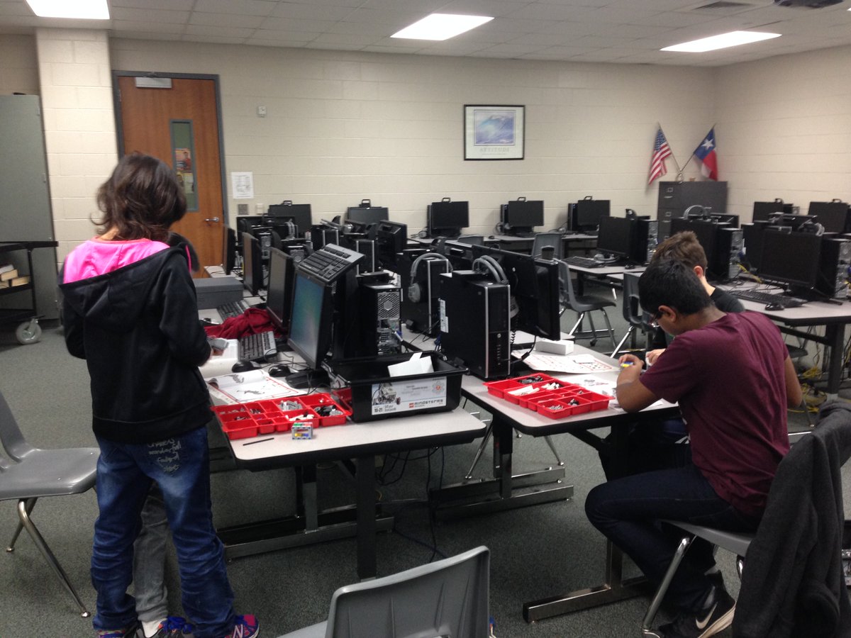 bjlangston's tweet photo. Differentiation in Coding Camp at FSMS: Scratch, EV3 Robotics, Java #FBC3 @DigitalFBISD https://t.co/Se49WbjIaB