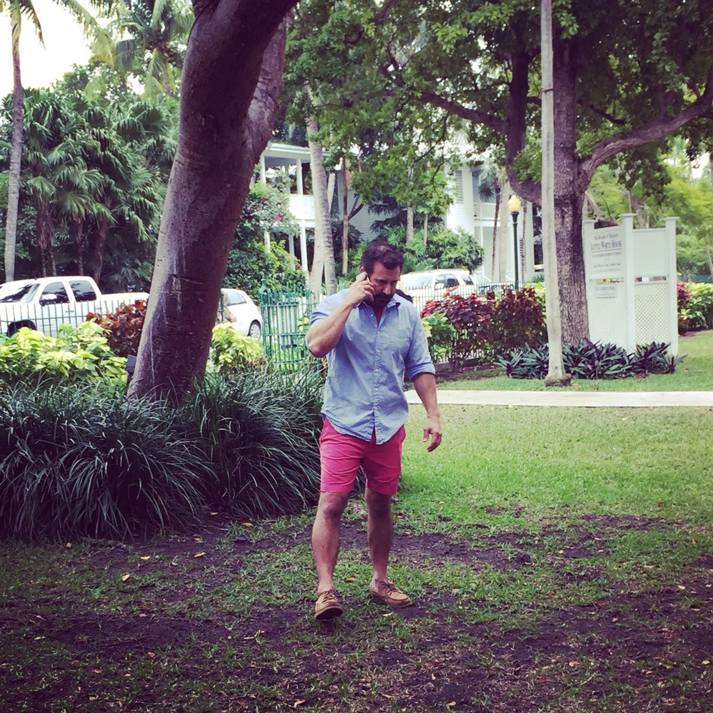 DestWedPro's tweet image. Our groom chatting with Truman's grandson. We love our history here in Key West! #greenberetwedshisbae