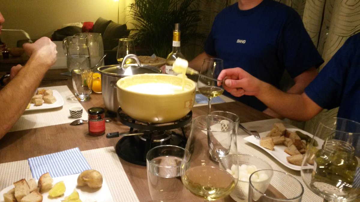 DeWeVauGe's tweet photo. DWVG Fondueplausch 2016 https://t.co/dBmtMaCbpy