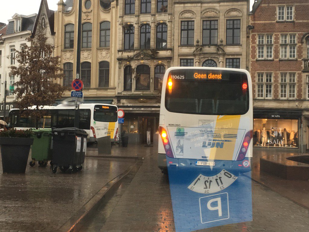 Bussen blijven door #twittelier rijden ondanks ze niet van dienst zijn... #liersefiles <a href="/BertWollants/">Bert Wollants</a>