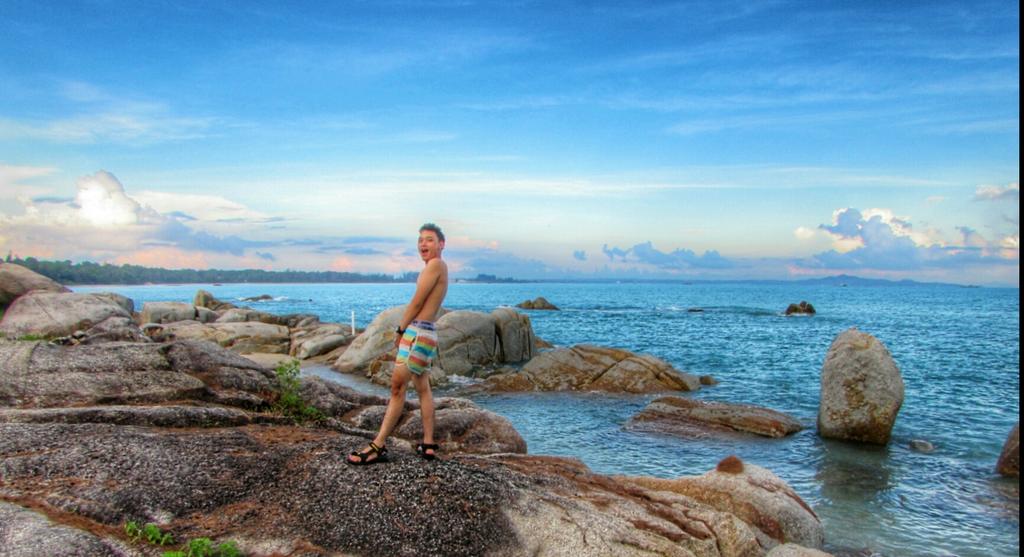 mulyanesa's tweet photo. We are living the dream island #island #beach #bangkabelitung #BackPacker https://t.co/rRyyMarkkc