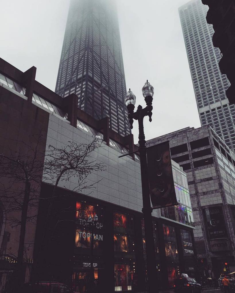 ChiPhotos's tweet photo. by genlogan: Foggy. 🏙 #chicago #chitecture #downtownchicago #choosechicago #chicagogram #chicagophotography #johnha… https://t.co/wV5EvEVQM9