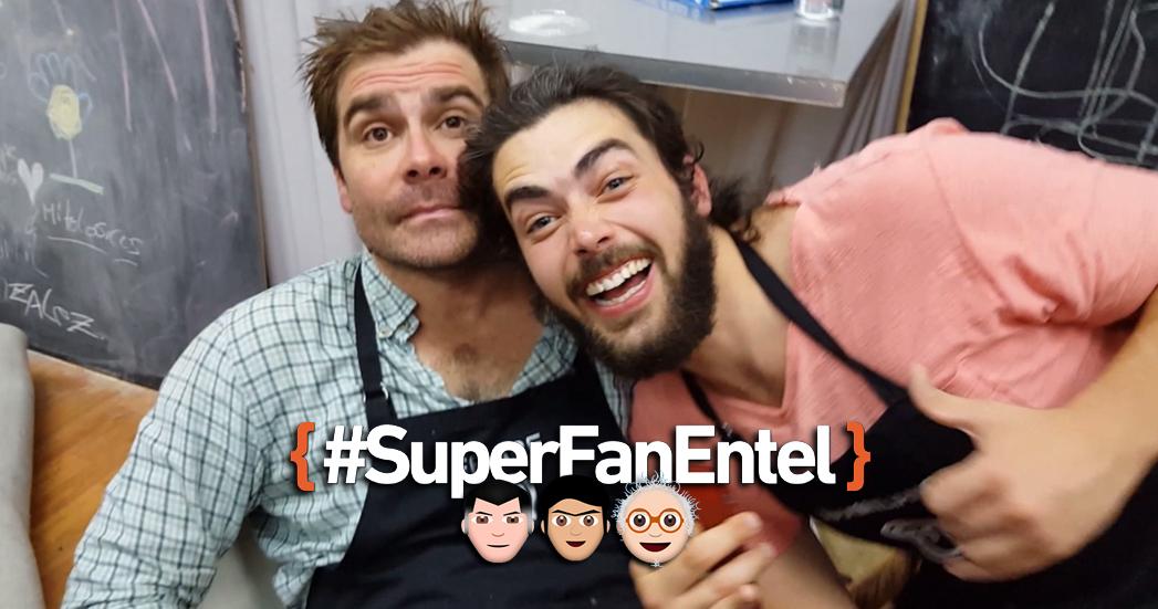 bellota_4's tweet photo. Mira lo q pasa tras cámara d #MasterChefGol con #ElOtroMasterChef d #SuperFanEntel AQUÍ: - https://t.co/1mhkVMVu90 https://t.co/0YpjlwcO8T