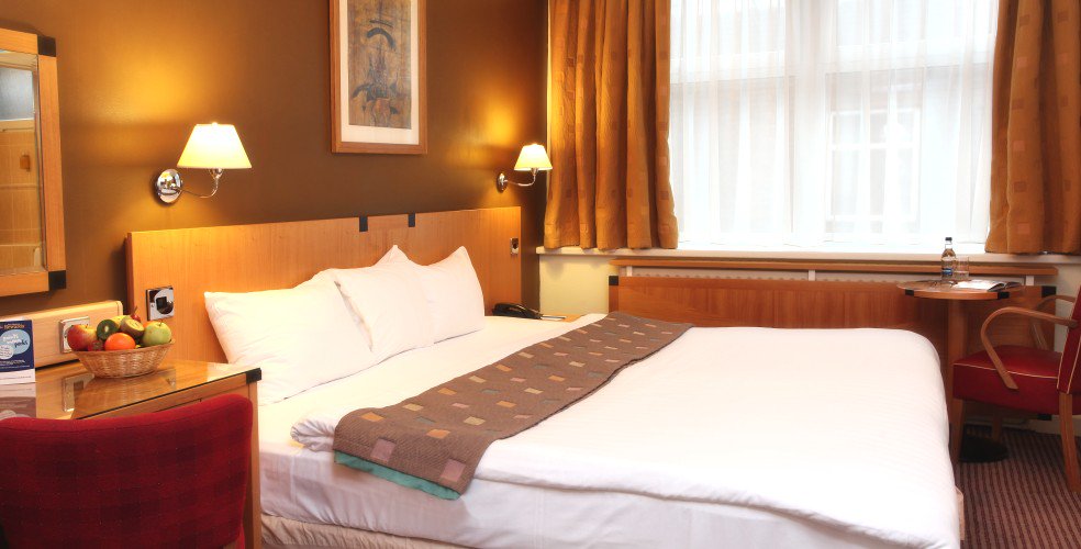 Hit the January sales <a href="/LoveMeadowhall/">Meadowhall</a> #Sheffield - £50BB,parking &amp; btl fizz @CutlersHotel 1-31Jan-quote Jan intro